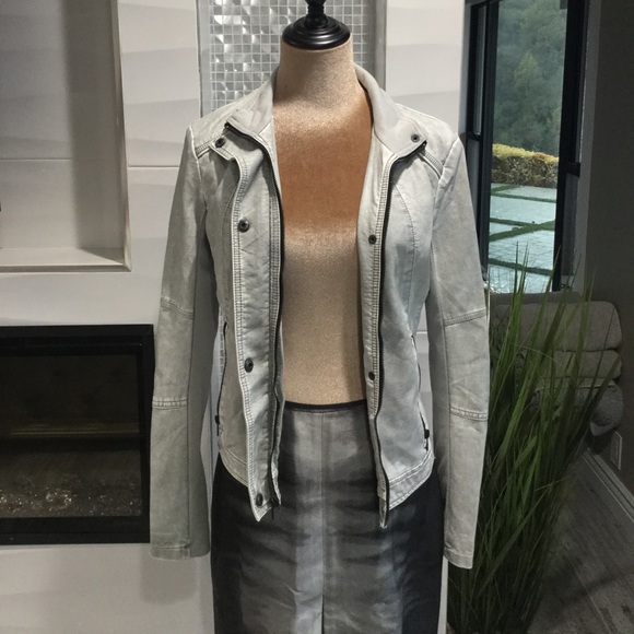 Jacket - Picture 2 of 9